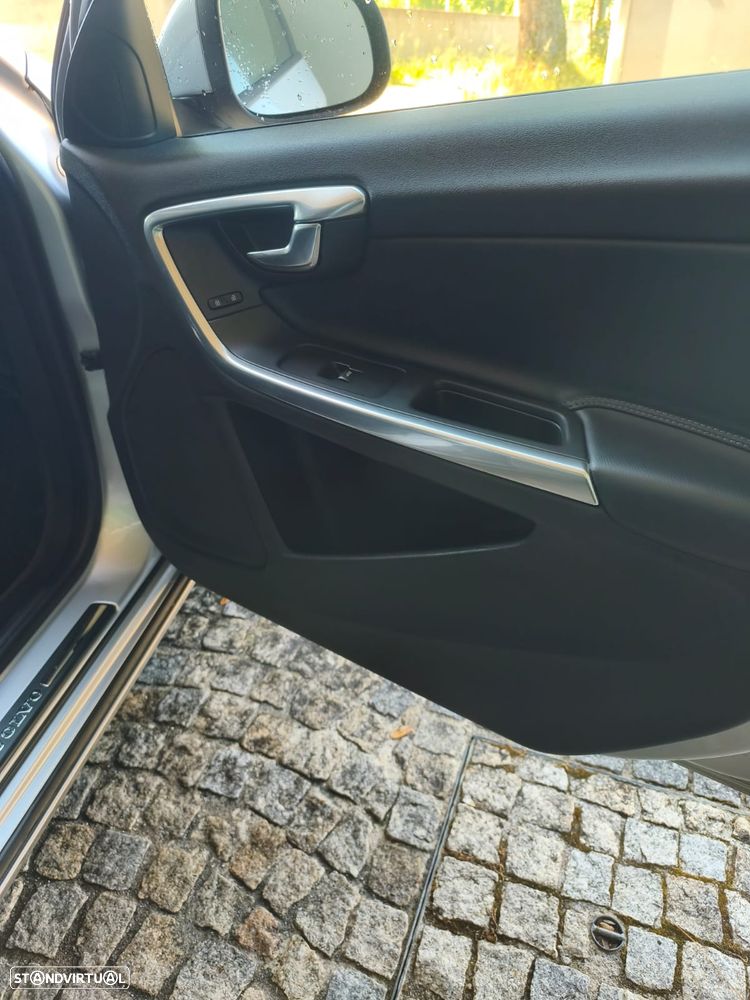 Volvo V60 2.0 D4 Momentum - 12