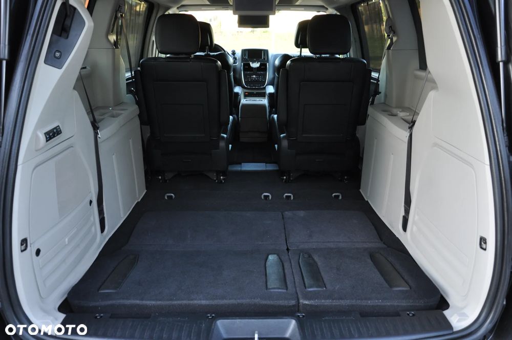 Chrysler Town & Country 3.6 Limited - 37