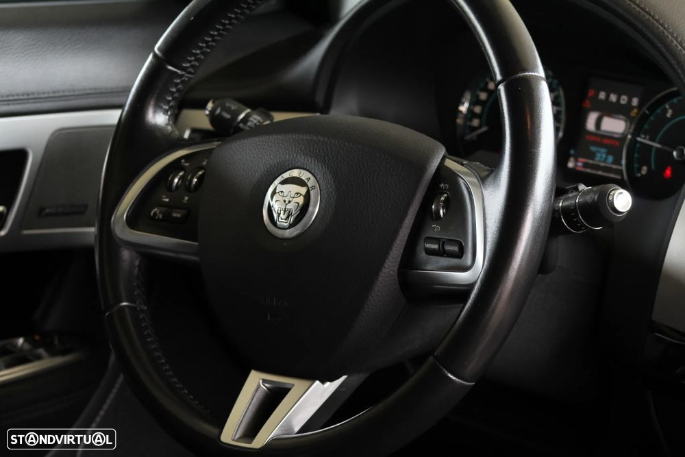 Jaguar XF Sportbrake 2.2 D R-Sport - 22