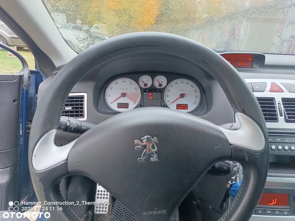 Peugeot 307 CC 2.0 Intense - 11