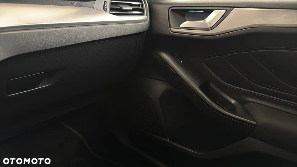 Ford Focus 1.0 EcoBoost Titanium X - 23