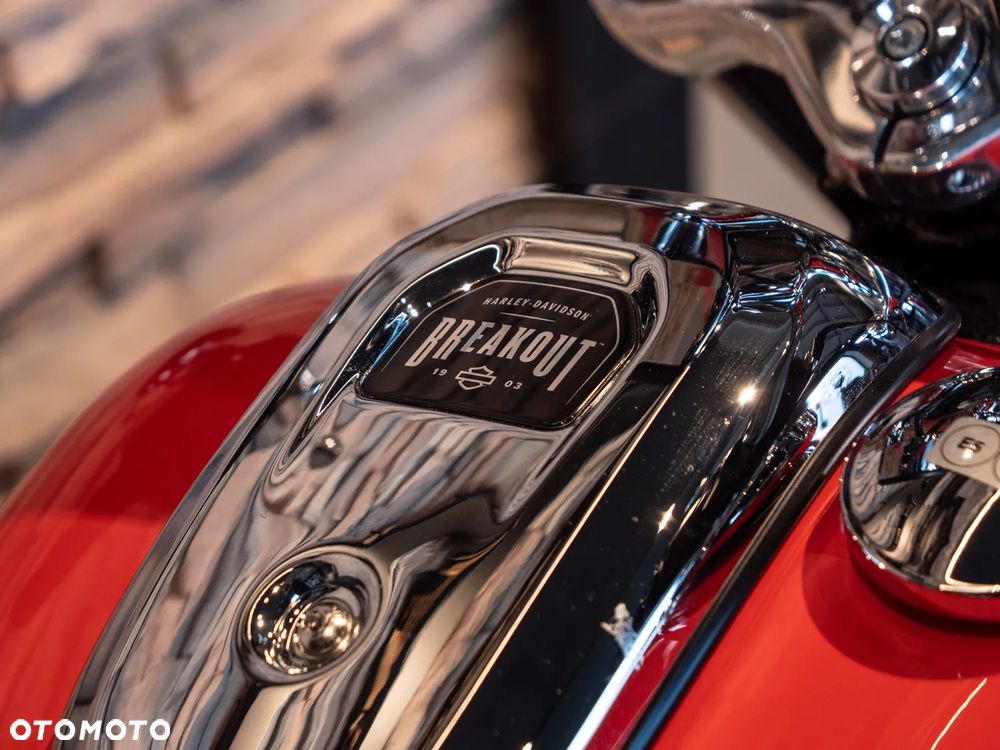 Harley-Davidson Softail Breakout - 9