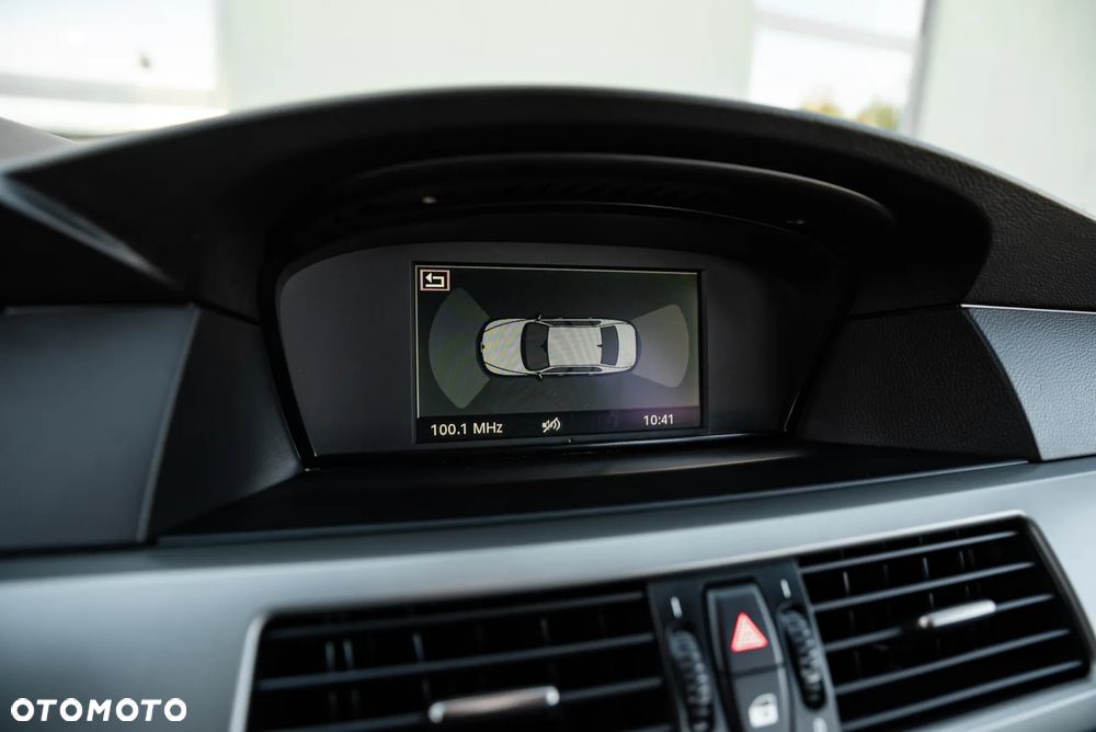 BMW Seria 5 525xi - 29