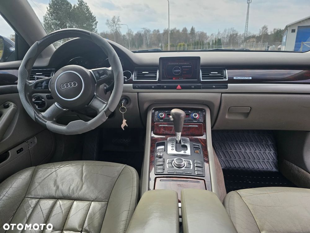 Audi A8 4.2 Quattro - 9