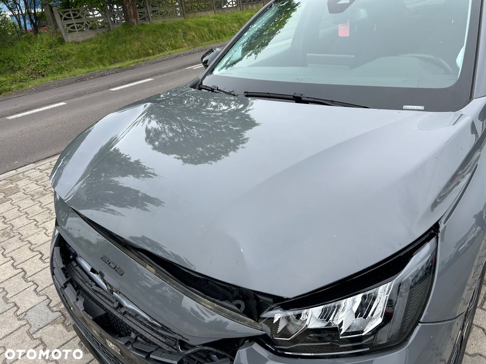 Peugeot 208 - 25