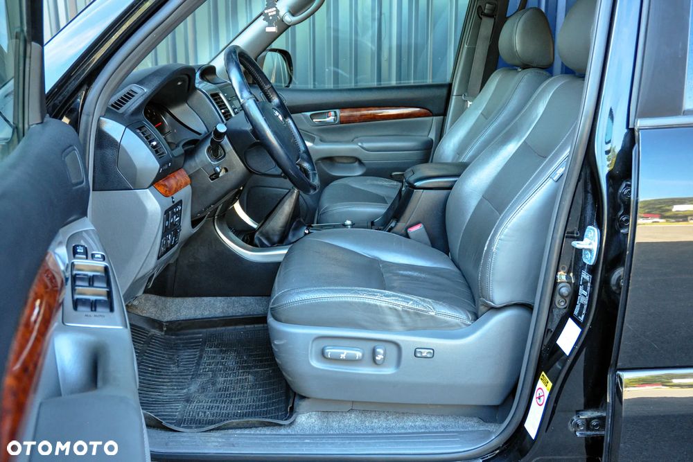 Toyota Land Cruiser - 7