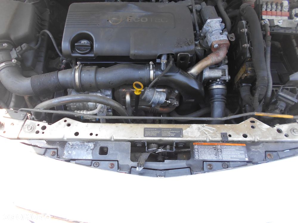OPEL ASTRA J SPORT TOURER KOMBI KOD LAKIERU Z176 92KW-125KM  SILNIK SKRZYNIA BIEGOW MANUALNA 6 BIEGOWA MASKA LAMPA LUSTERKO PAS PRZEDNI BLOTNIK ZAWIESZENIE  ZDERZAK PRZOD SPRYSK SPRISKIWACZ LAMP SOCZEWKA CZESCI - 31