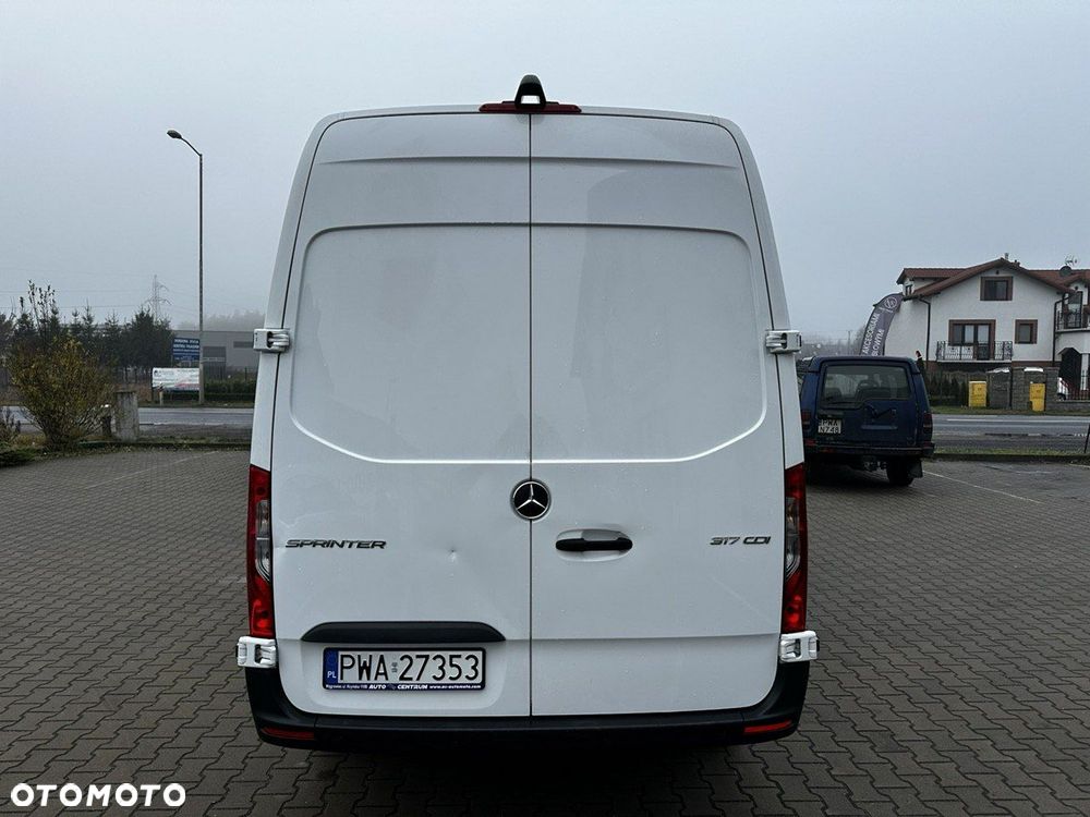 Mercedes-Benz Sprinter - 9