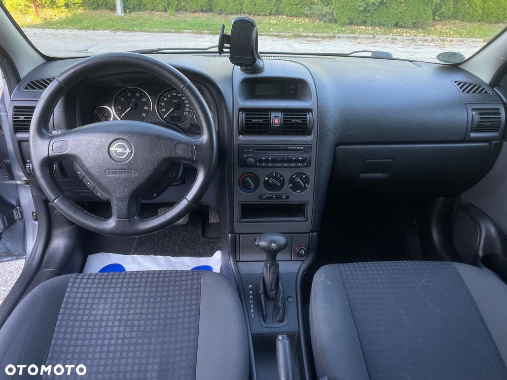 Opel Astra 1.6 Njoy - 10