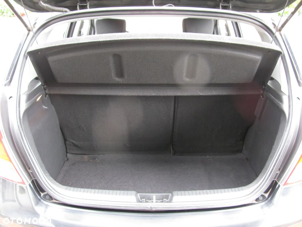 Hyundai i20 1.2 Fifa World Cup Edition - 27
