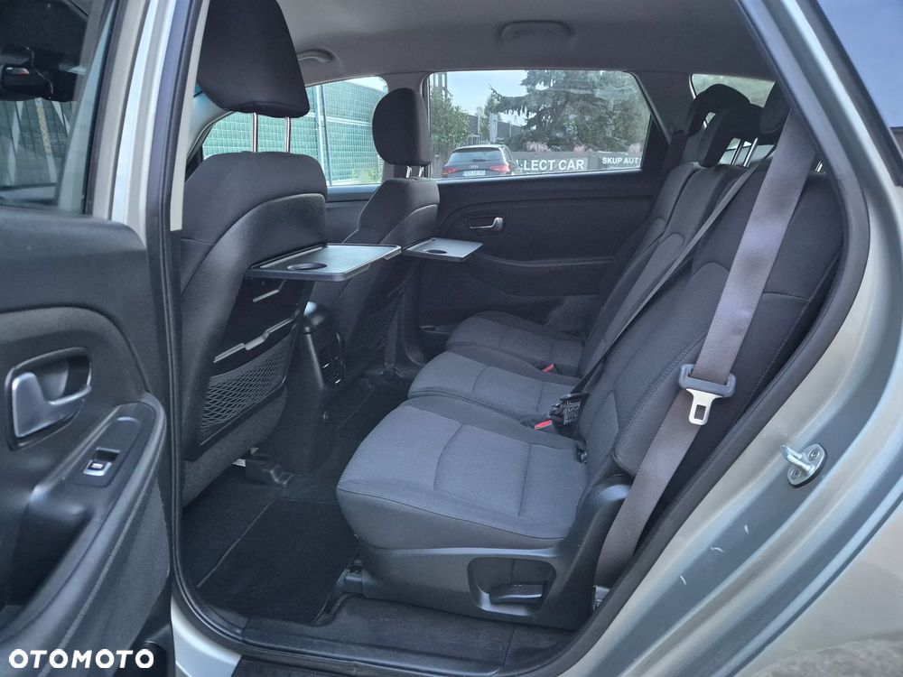 Kia Carens - 8