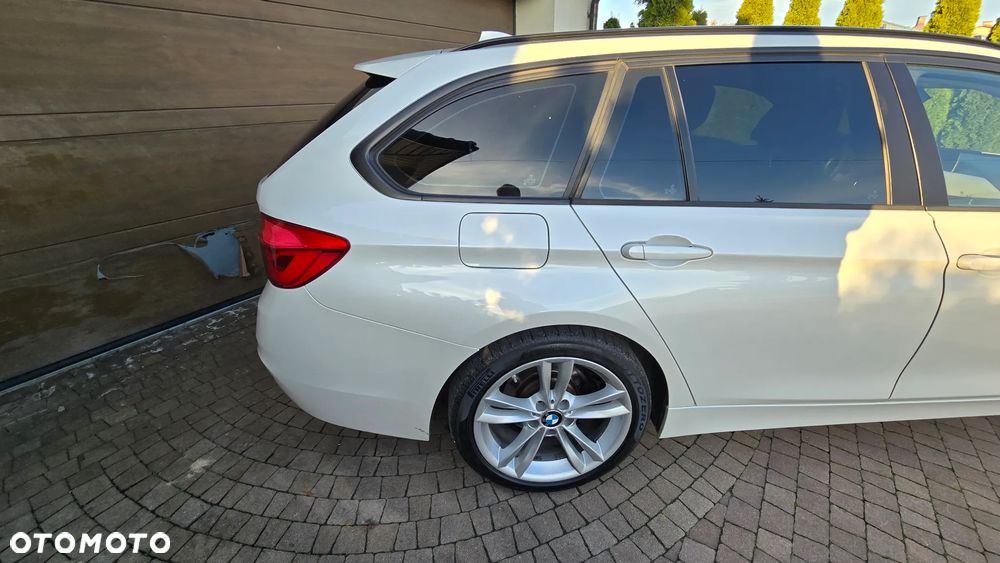 BMW Seria 3 318d - 22
