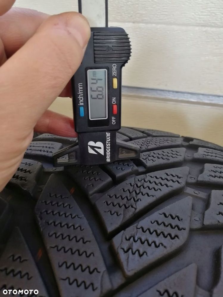 Opony zimowe 235/65 R 18 Dunlop Grandtrek WT M3 - 4