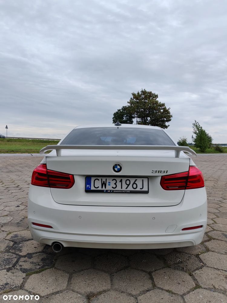 BMW Seria 3 318i - 10