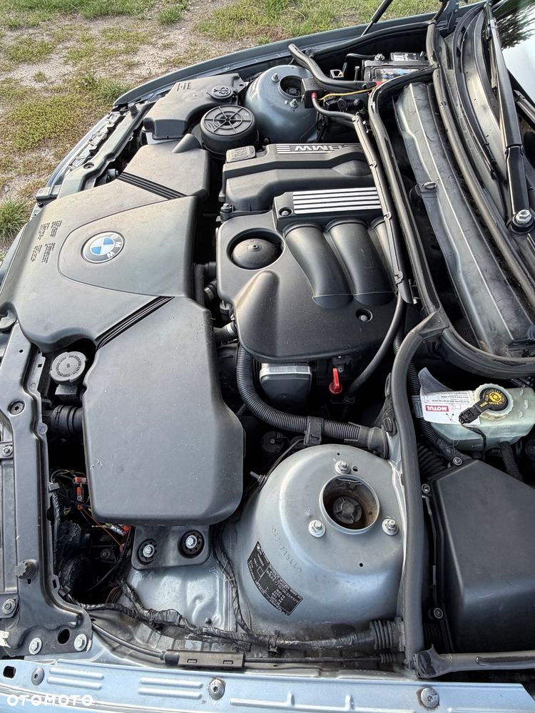 BMW Seria 3 318i - 23