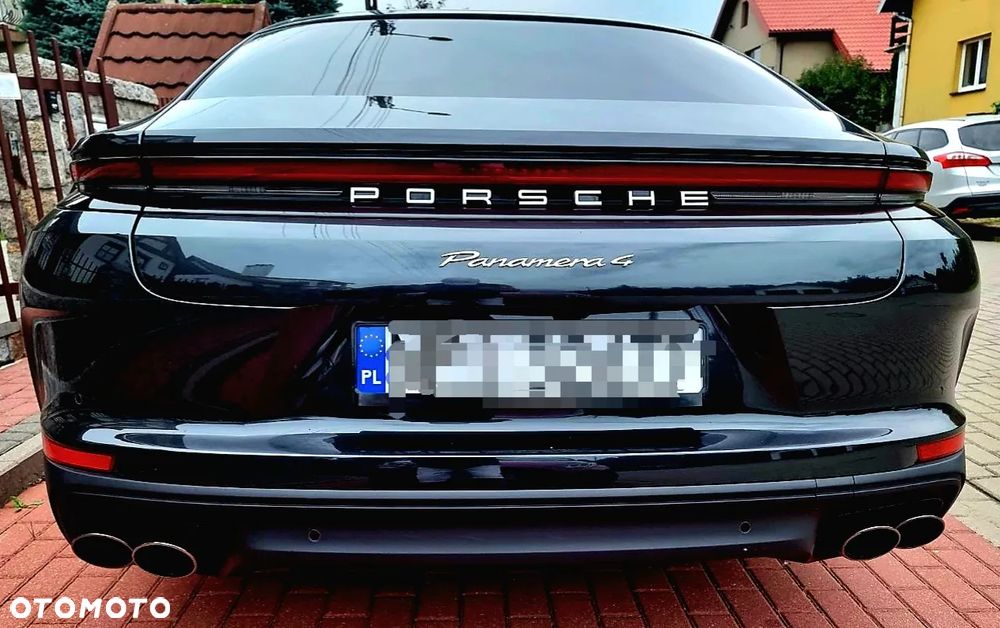 Porsche Panamera - 4