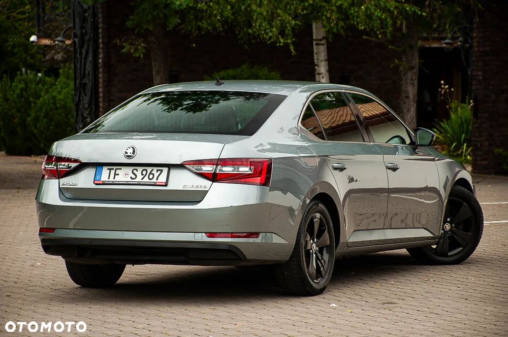 Skoda Superb 2.0 TDI Ambition DSG - 26