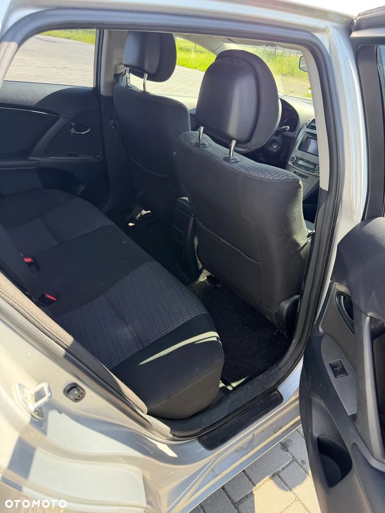 Toyota Avensis 1.8 Sol plus NAVI - 16