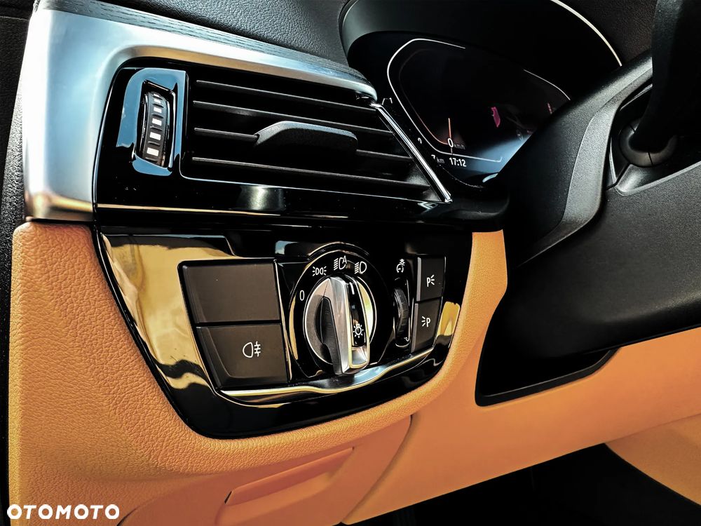BMW Seria 5 530i xDrive mHEV Luxury Line - 35