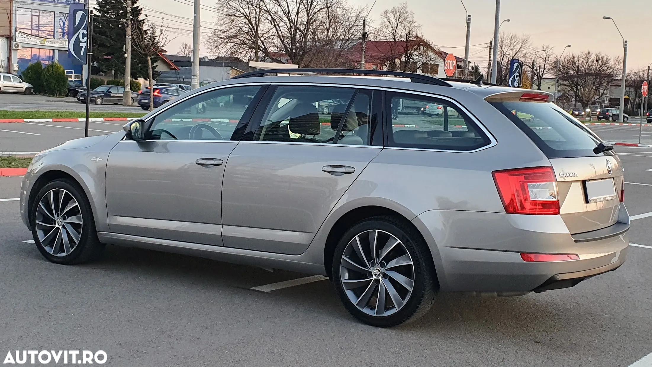 Skoda Octavia 2.0 TDI DSG 4X4 Laurin & Klement - 17