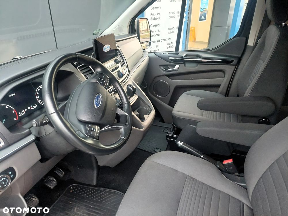 Ford Tourneo Custom - 36