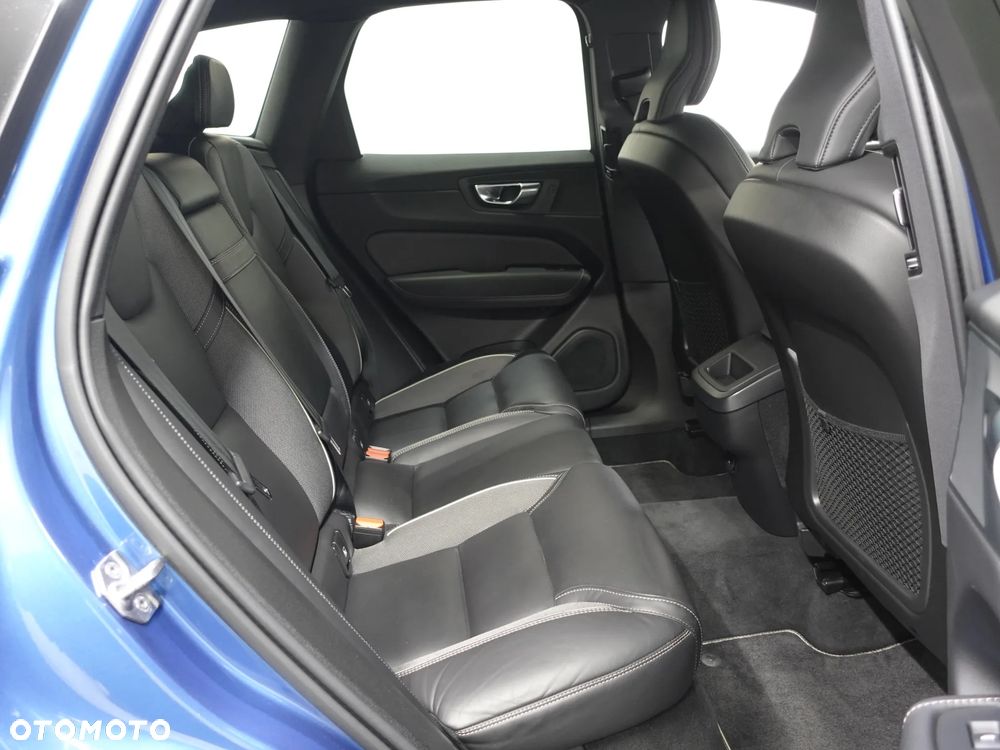 Volvo XC 60 B4 D AWD R-Design - 23