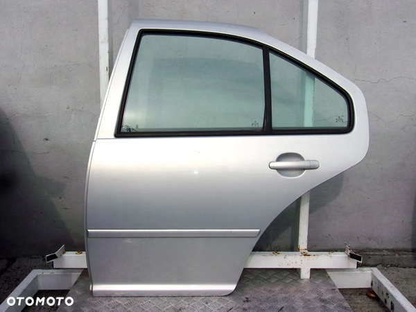 VW Bora drzwi lewy tył LB7Z