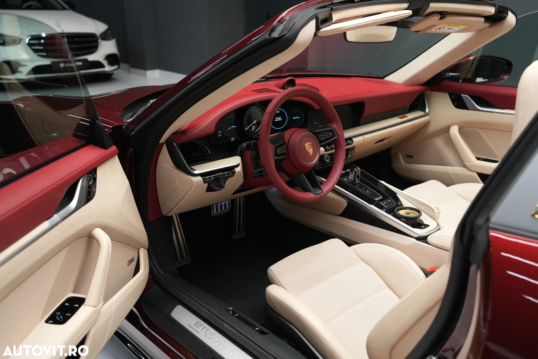 Porsche 911 Targa 4S PDK Heritage Design Edition - 14