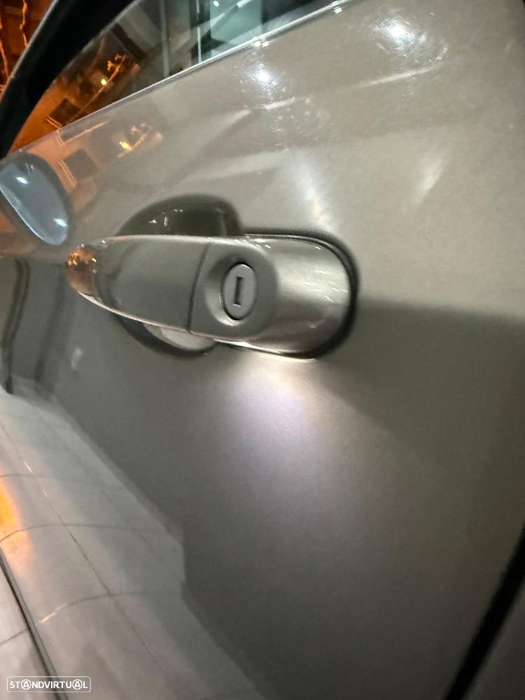 BMW 320 i Edition Exclusive - 18