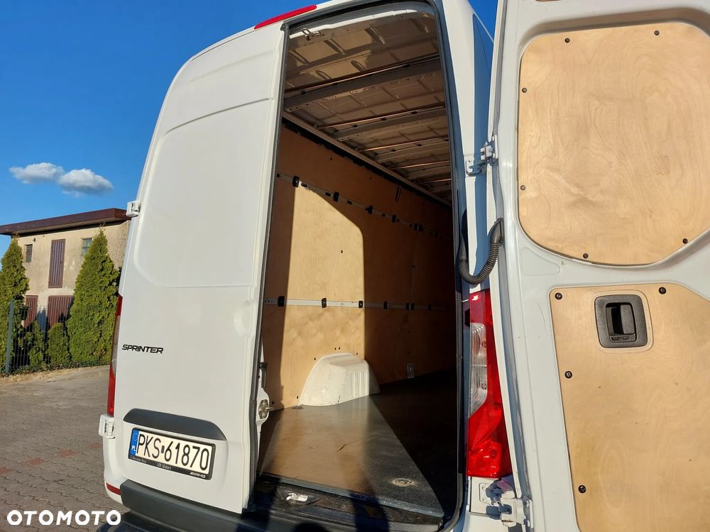 Mercedes-Benz Sprinter - 16
