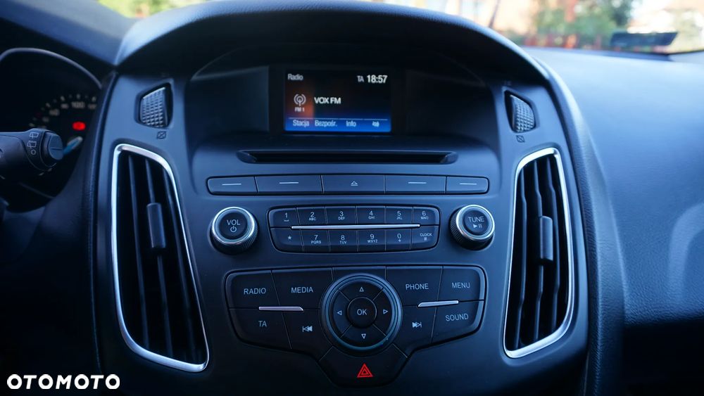 Ford Focus 1.6 SYNC Edition - 26