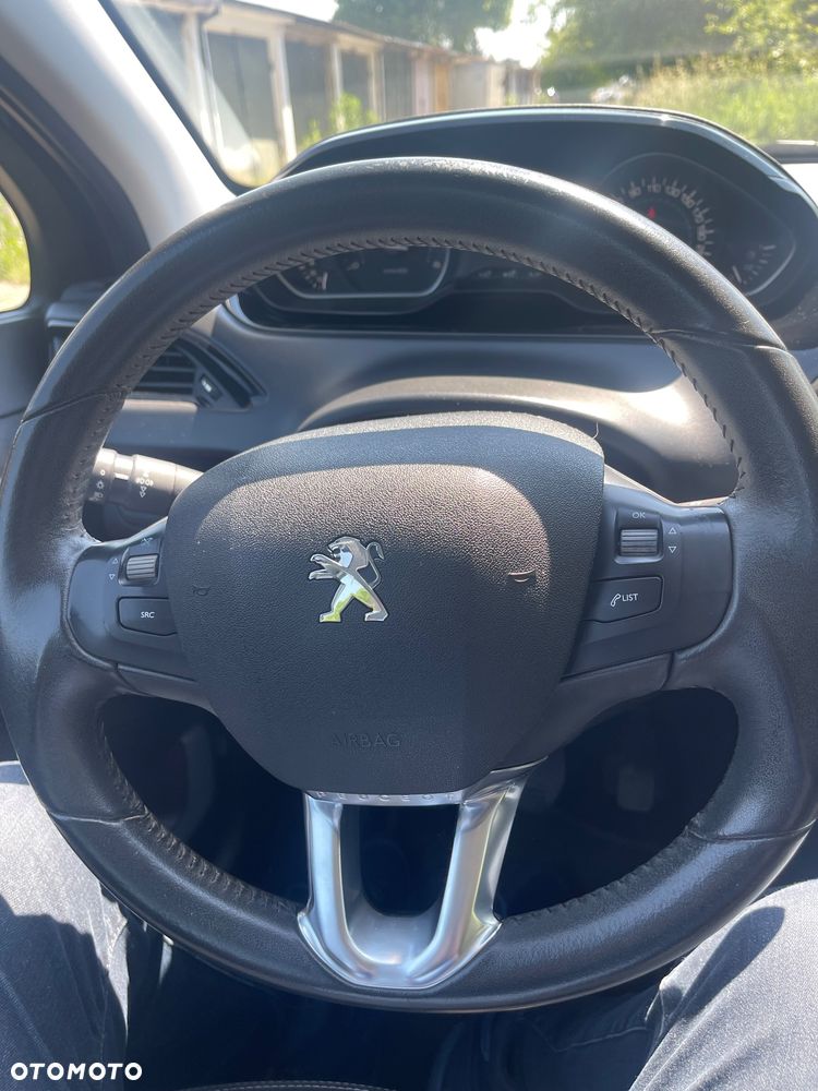 Peugeot 208 - 16