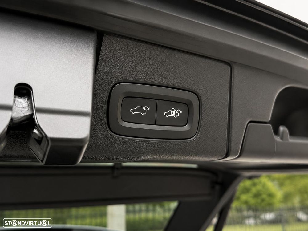 Volvo XC 60 T8 AWD Recharge Plus Black Edition - 13