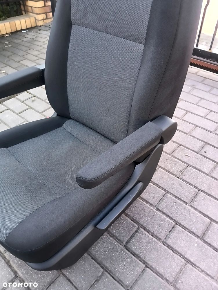 Fotel kierowcy VW T6 Austin podłokietnik - 9