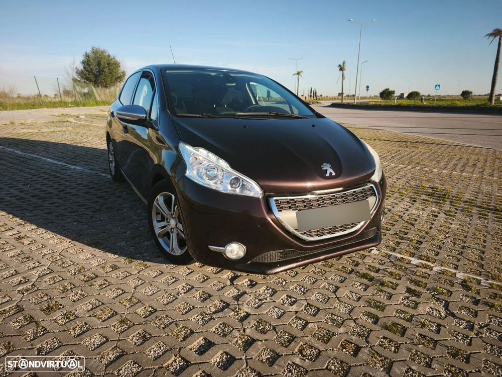 Peugeot 208 1.6 e-HDi Allure - 1