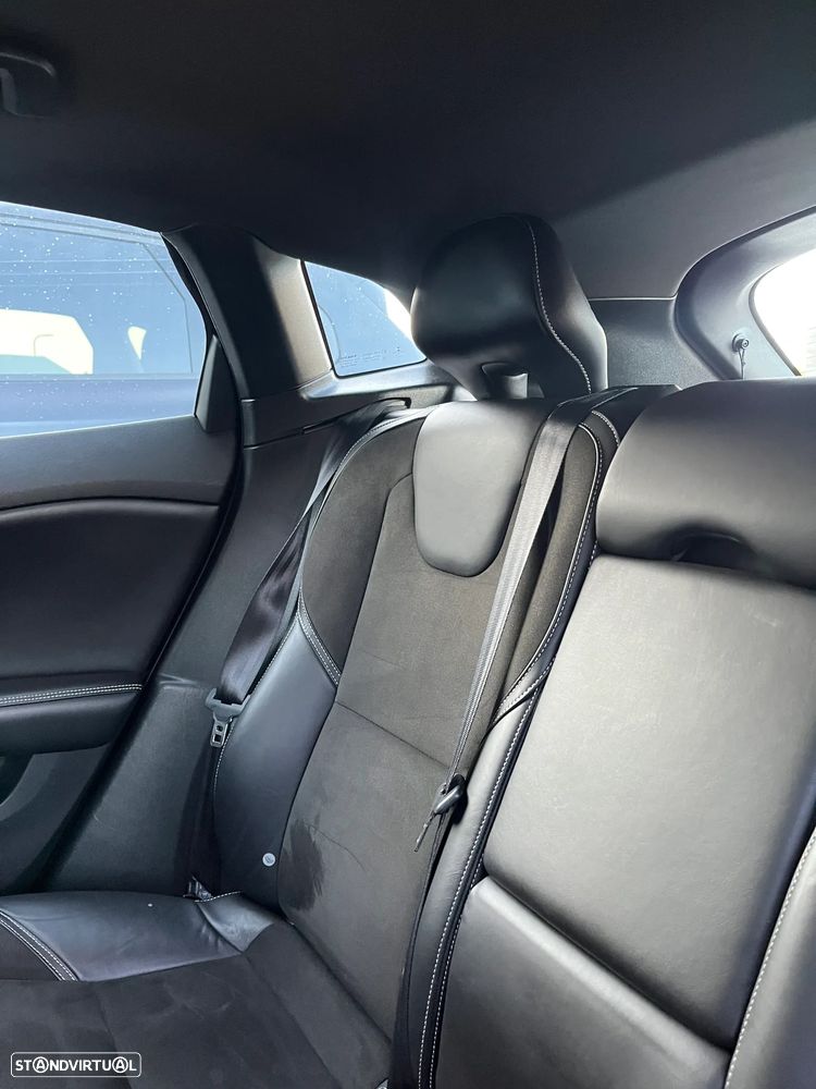 Volvo V40 D2 R Design - 31