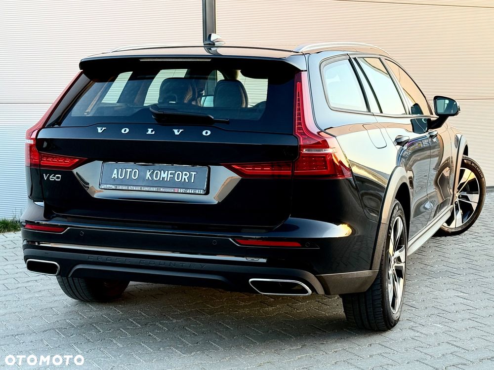 Volvo V60 Cross Country - 15