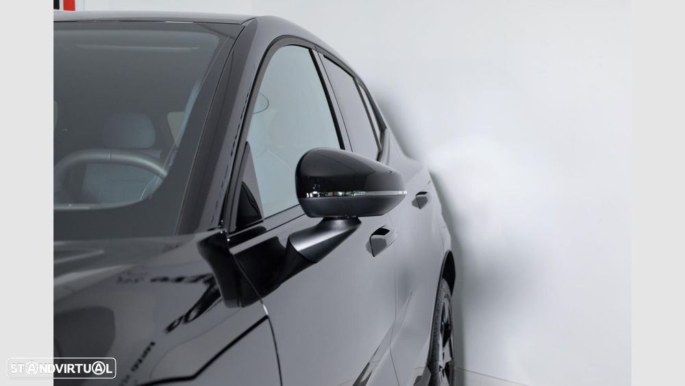 Volvo EX 30 69 kWh Single Motor Extended Range Black Edition — fotografia 8