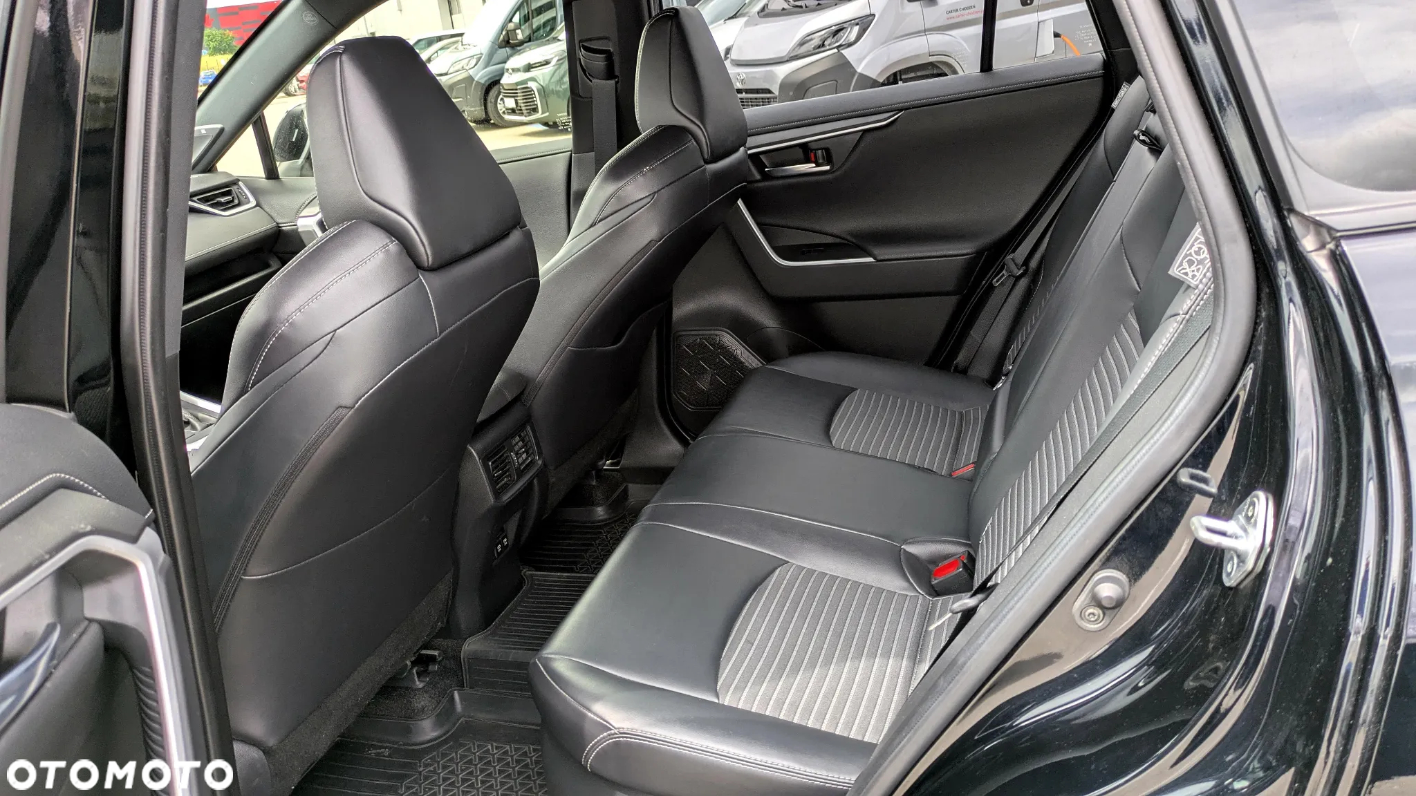 Toyota RAV4 2.5 Hybrid Black Edition by JBL 4x4 - 9