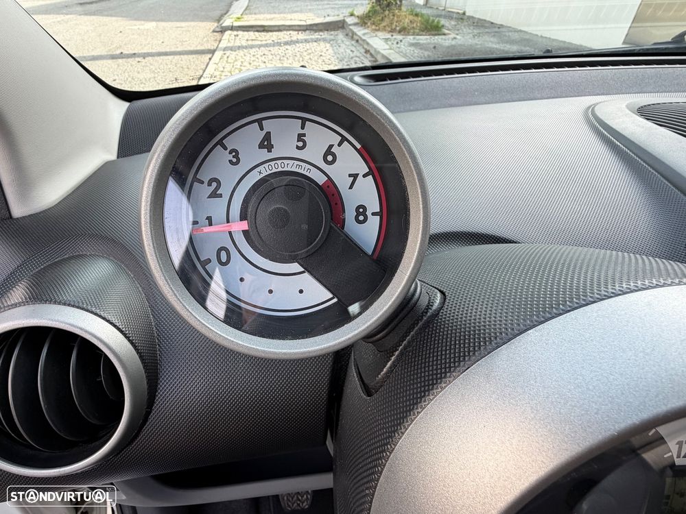 Peugeot 107 1.0 Millesim 200 - 14