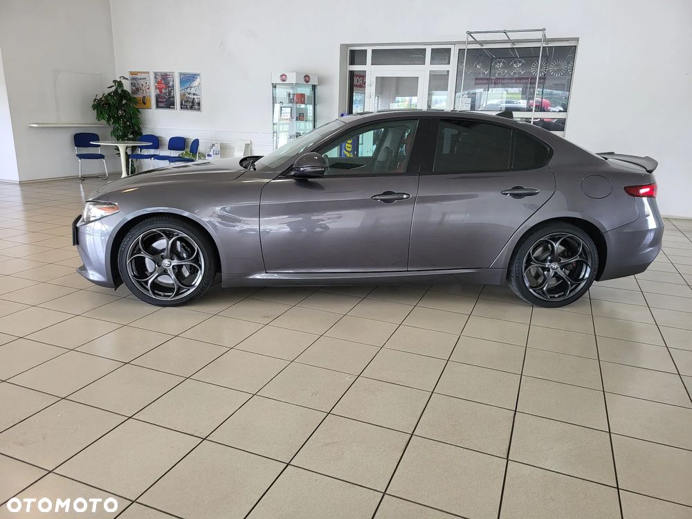 Alfa Romeo Giulia 2.0 Turbo 16V AT8-Q4 Veloce Ti - 4