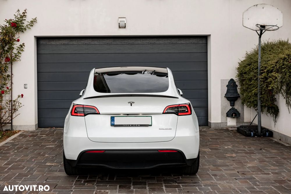 Tesla Model Y Performance Dual Motor AWD - 6