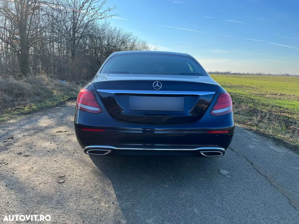 Mercedes-Benz E 220 d 4Matic 9G-TRONIC Exclusive - 2