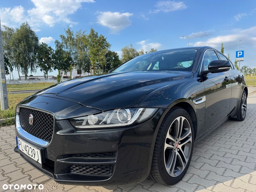 Jaguar XE 2.0 D AWD Prestige - 4
