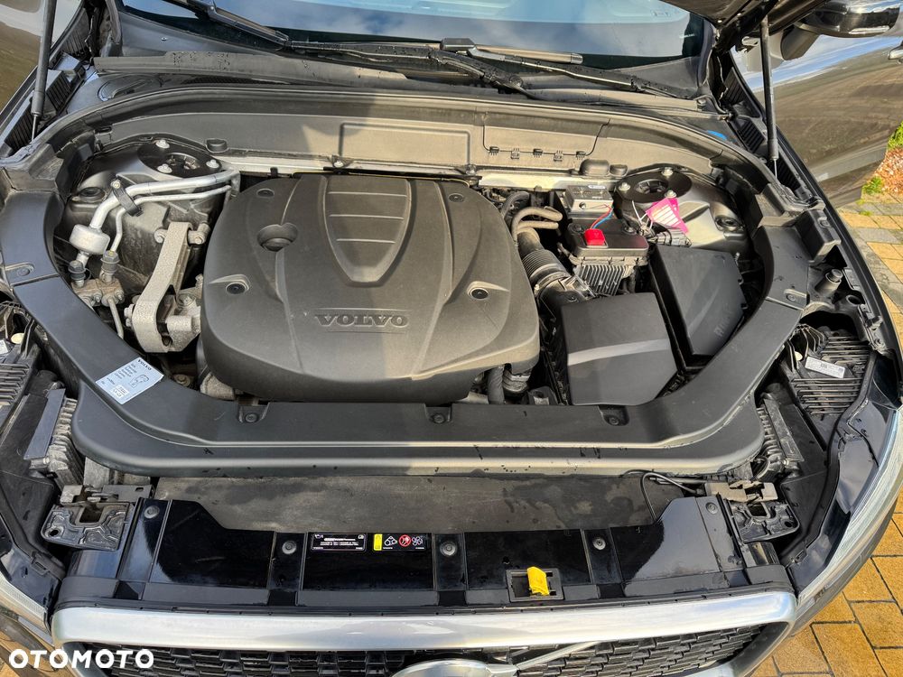 Volvo XC 60 D4 R-Design - 9