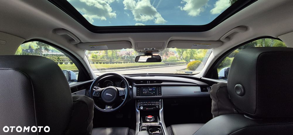 Jaguar XF 3.0 V6 AWD R-Sport - 21