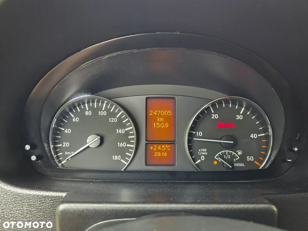 Mercedes-Benz Sprinter - 32