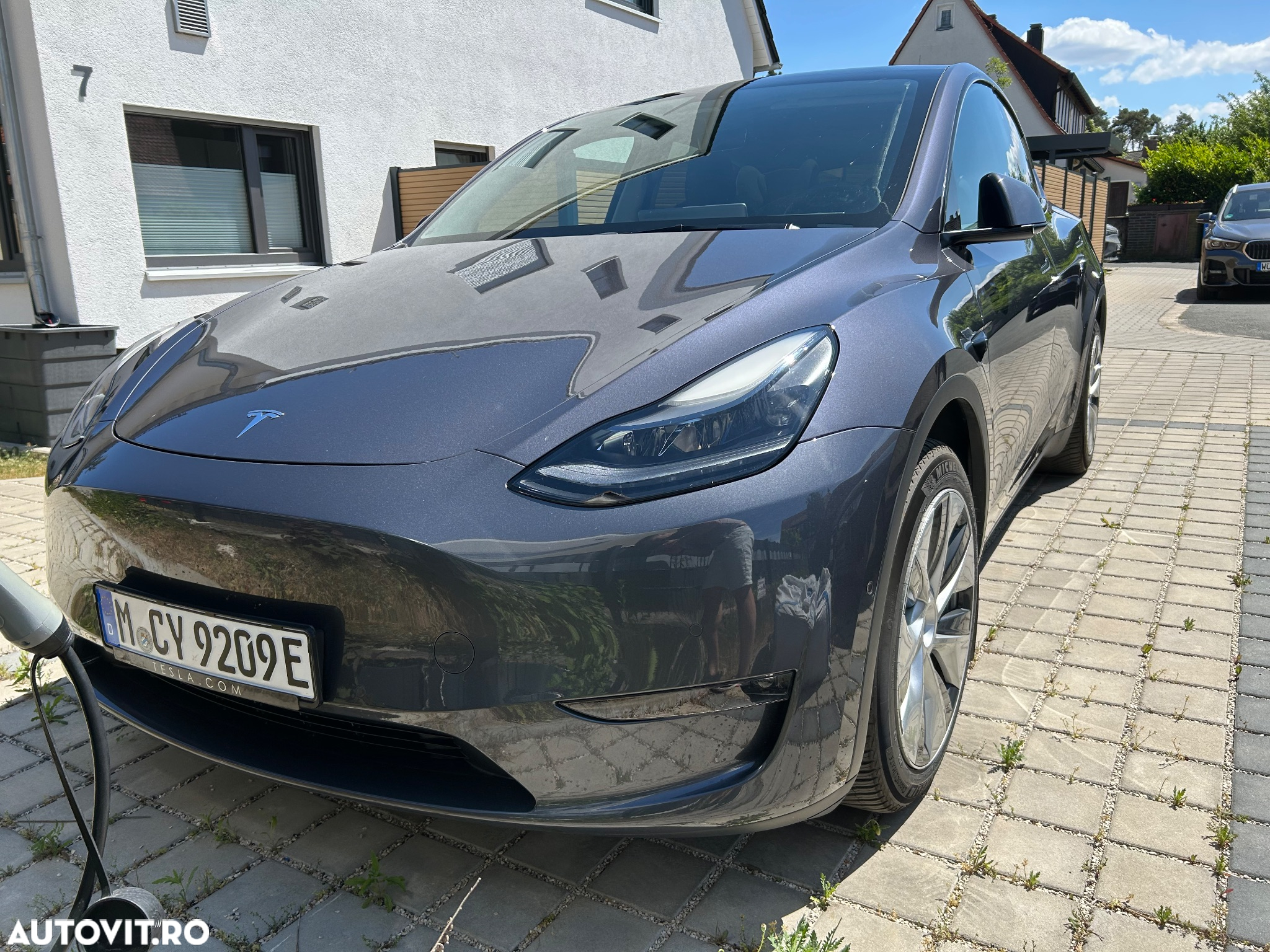 Tesla Model Y Long Range Dual Motor AWD - 4