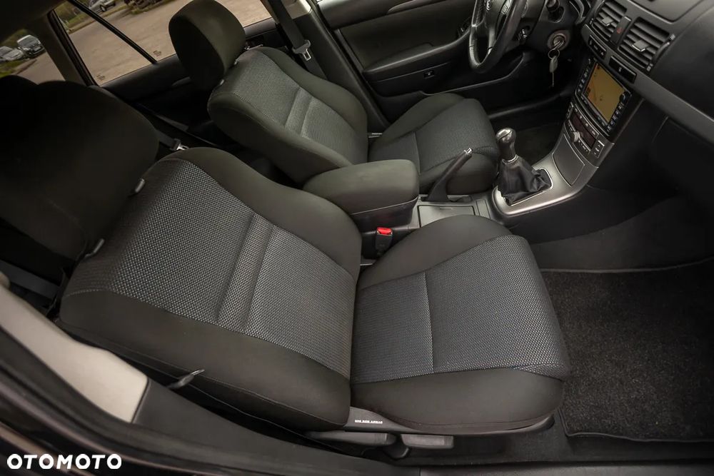 Toyota Avensis 1.8 VVT-i Combi - 21