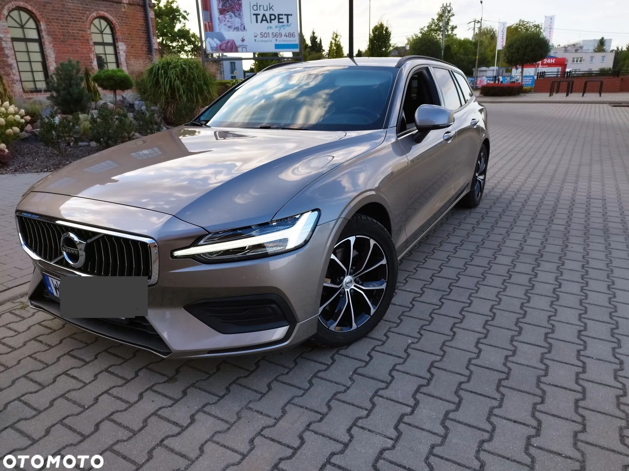 Volvo V60 B3 B DKG Momentum Core - 1